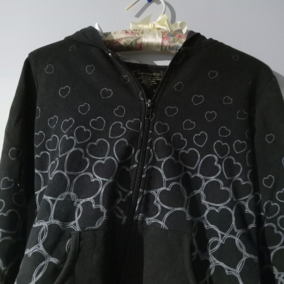 Black zip up hoodie with hearts graphic - Picture 2 of 4